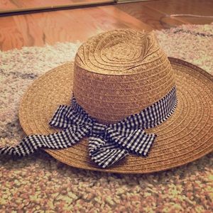 Timeless woven wide-brim hat with black/white trim